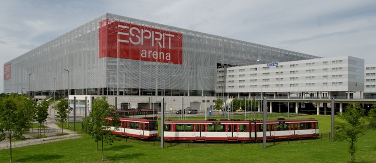 ESPRIT_arena_in_Duesseldorf-Stockum_von_Sueden.jpg (99375 bytes)